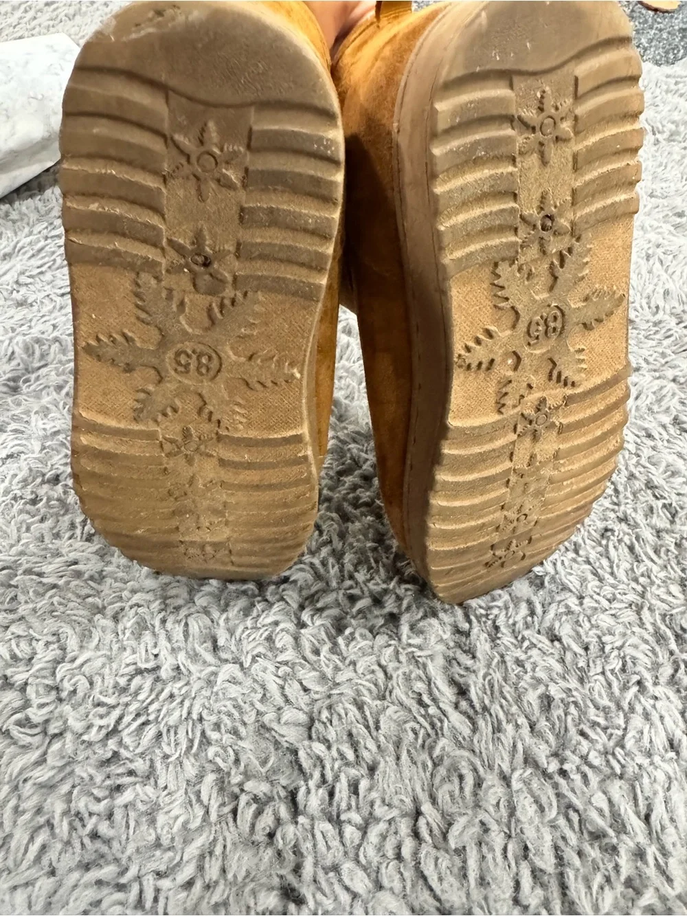 SO Tan Suede-Look Faux-Fur Lined Ankle Booties 8.5